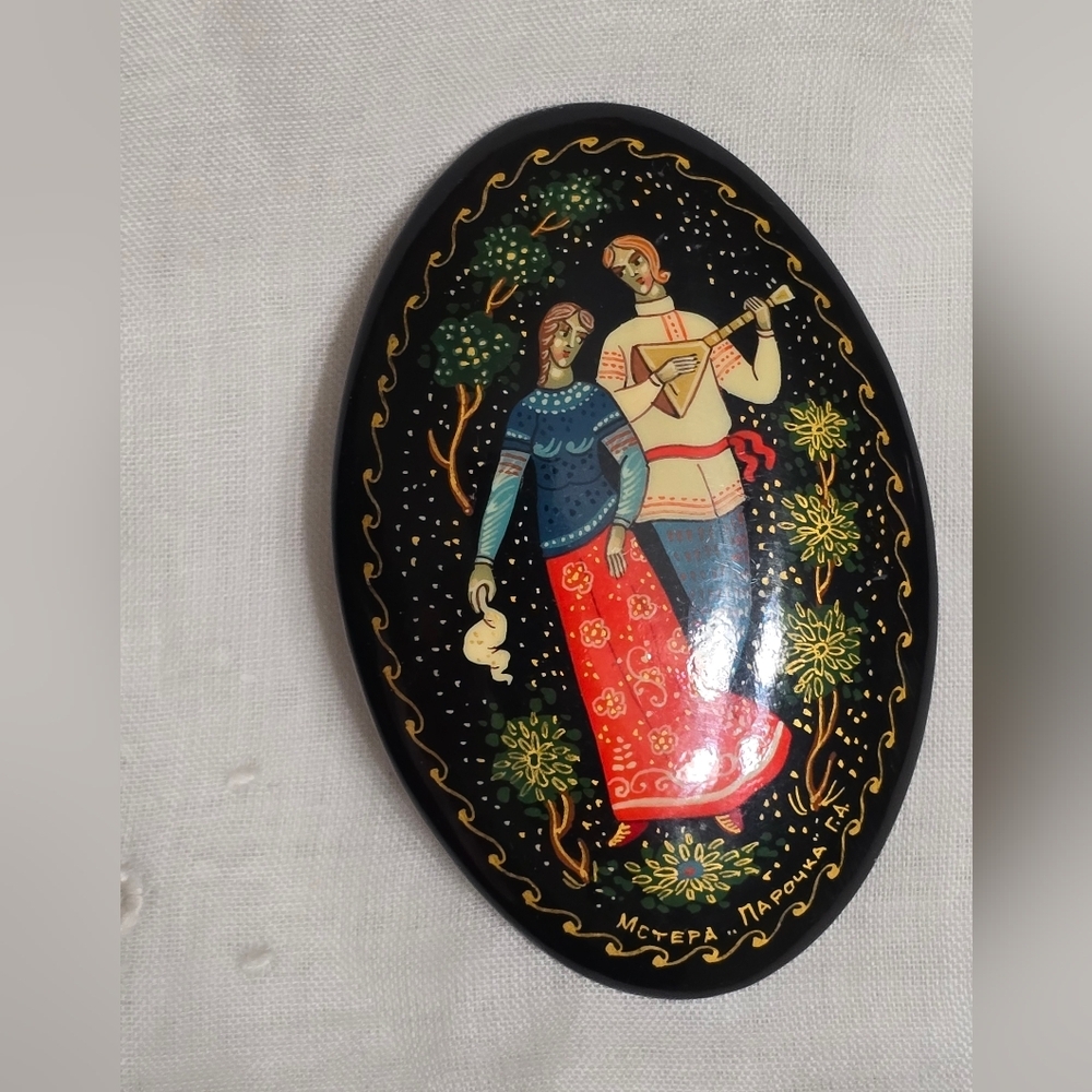 Vintage Handpainted Russian Black Lacquered Folklore Courting Couple Wood Brooch - Picture 5 of 9